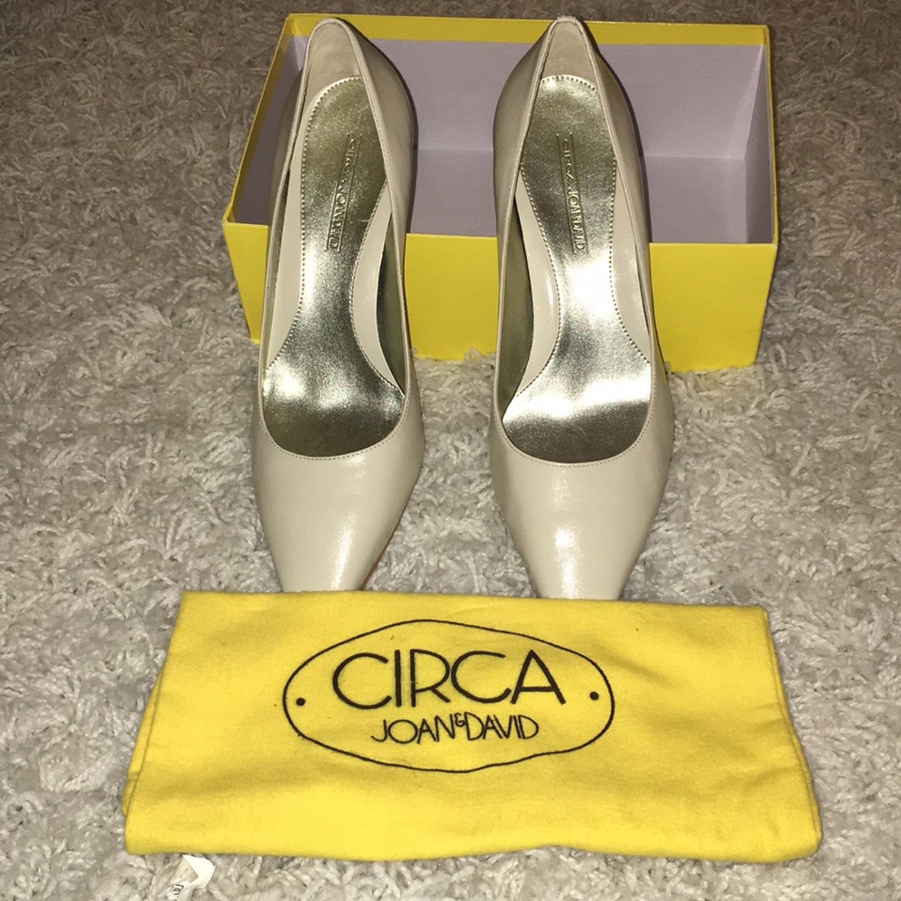 Joan and David cream pumps